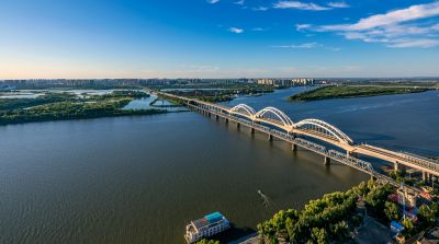 夏日松花江、网红桥、铁路大桥、城市景色