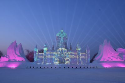 哈尔滨太阳岛公园的夜景雪雕