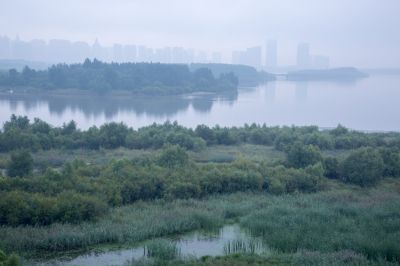 晨雾笼罩松花江