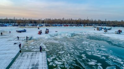 哈尔滨冬季采冰现场