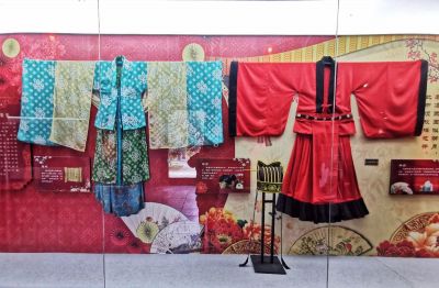 汉文化传统风俗展-衣物车
