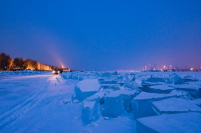 冰城松花江畔冰雪大世界彩冰场堆积冰块