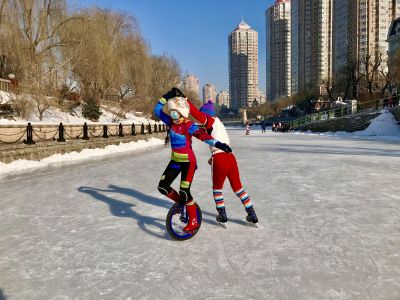 哈尔滨马家沟河畔冰场群众活动