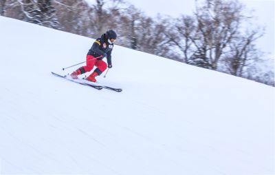 亚布力阳光滑雪场滑雪者