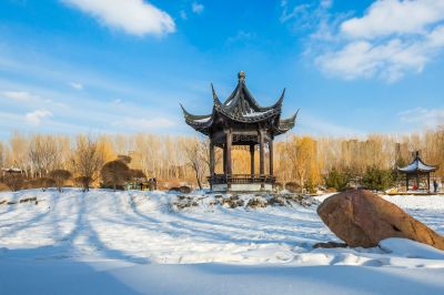 中国亭园冬季雪景