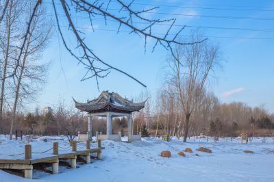 中国亭园冬季雪景