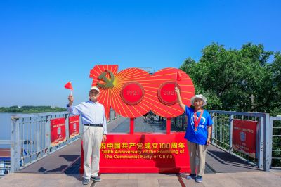 美丽的滨江铁路桥庆祝中国共产党建党100周年