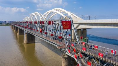 《百年网红桥》