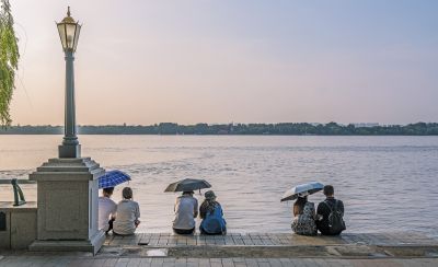 江畔夏日