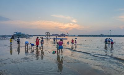 江畔夏日