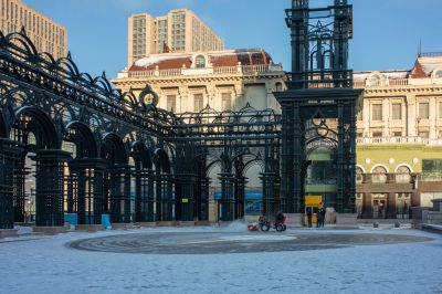 雪后的建筑艺术广场