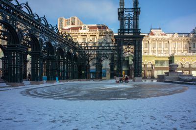 雪后的建筑艺术广场