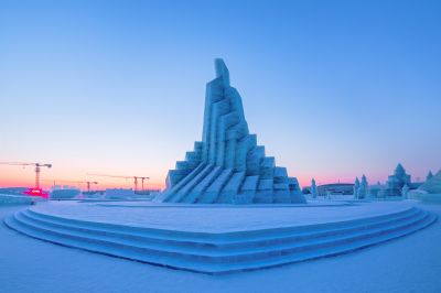 晨光中的哈尔滨冰雪大世界1