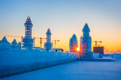晨光中的哈尔滨冰雪大世界1