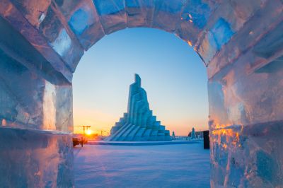 哈尔滨冰雪大世界的晨光之美2