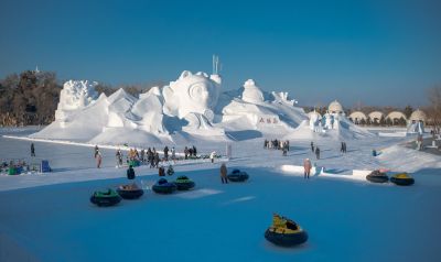 太美！雪雕把哈尔滨太阳岛变成了洁白的艺术宫殿