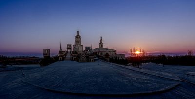 晨曦中的哈尔滨的伏尔加庄园“日月同辉”梦幻般的童话世界