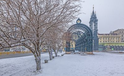 有雪的索菲亚教堂广场