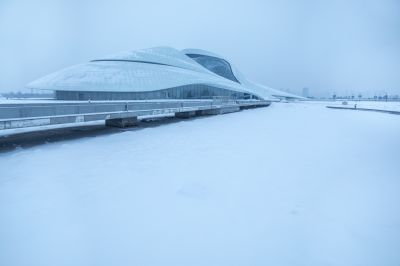 下雪的哈尔滨大剧院