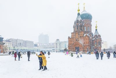雪中的索菲亚教堂广场
