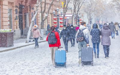 雪中的中央大街游人
