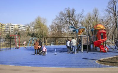 春季的儿童公园