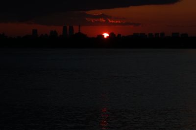 江边夕阳