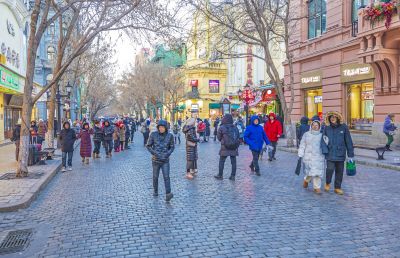 冬季中央大街游人