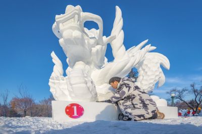 第九届黑龙江省大学生雪雕比赛完美收官