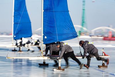 哈尔滨松花江上冰帆船比赛