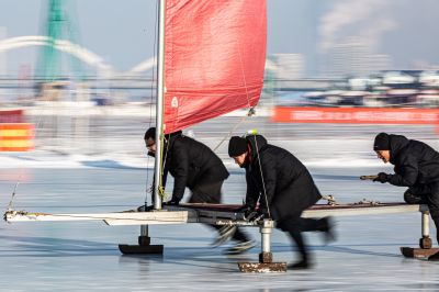 哈尔滨松花江上冰帆船比赛