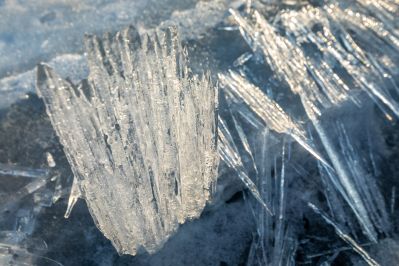 钻石海残冰融水春消息