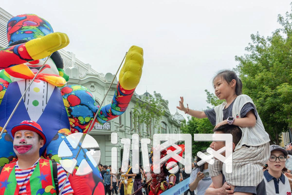《老街巡游》