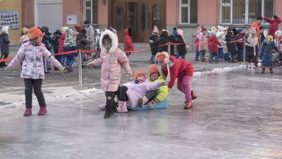 哈尔滨江沿小学课间冰上体育活动