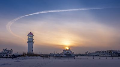 夕阳中的江北船厂灯塔