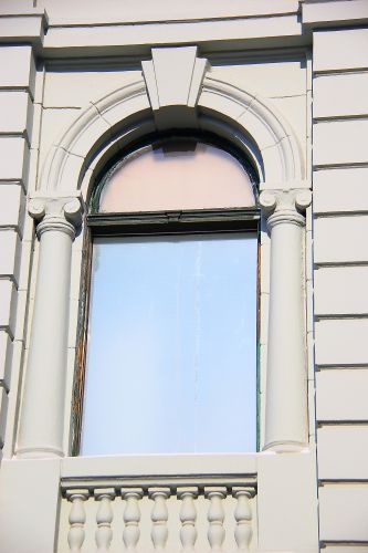 中央大街富有特色的建筑门窗