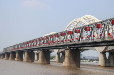 哈尔滨网红桥 滨州铁路桥庆祝建党100周年打卡地