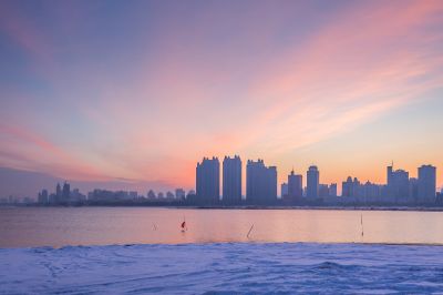 太阳岛江畔的雪后朝霞