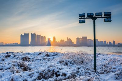 太阳岛江畔的雪后朝霞