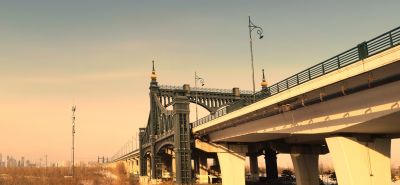 夕阳下的阳明滩大桥