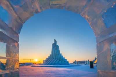 晨光中的哈尔滨冰雪大世界2