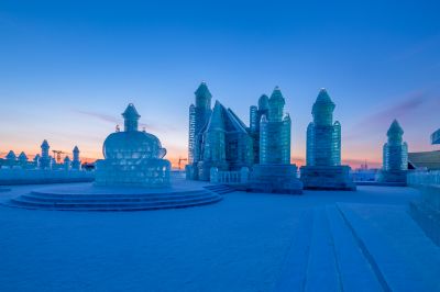 哈尔滨冰雪大世界的晨光之美1