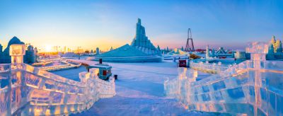 哈尔滨冰雪大世界的晨光之美3