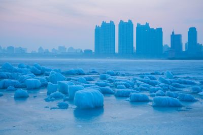 残冰融水润大江1