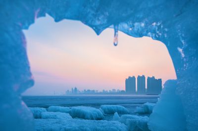 残冰融水润大江1