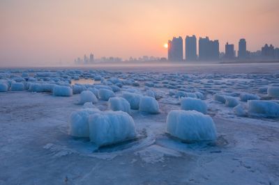 残冰融水润大江1