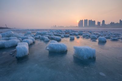 残冰融水润大江1