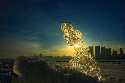初春的松花江畔上