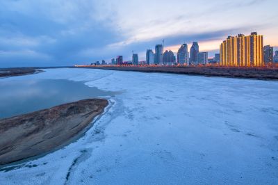 早春江畔风景2