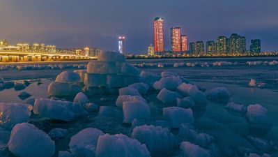 多彩残冰